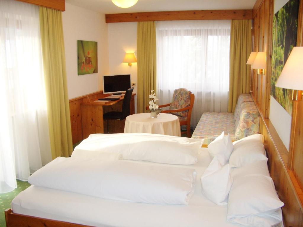 Hotel Schwarzenbergs Traube Ґлоттерталь Номер фото